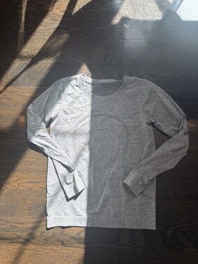 lululemon athletica Long Sleeve Tee in Heather Gray Swiftly